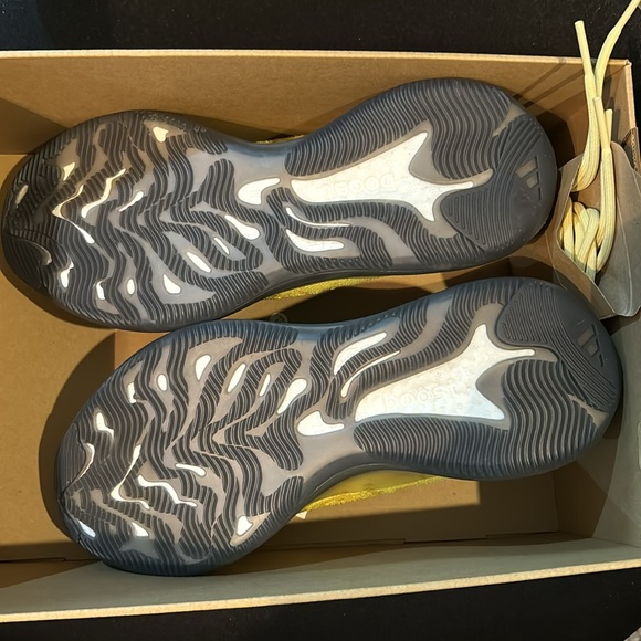 Men’s Adidas Yeezy Boost 380 tennis shoe/sneaker SIZE 11 BRAND NEW WITH … - Picture 4 of 9